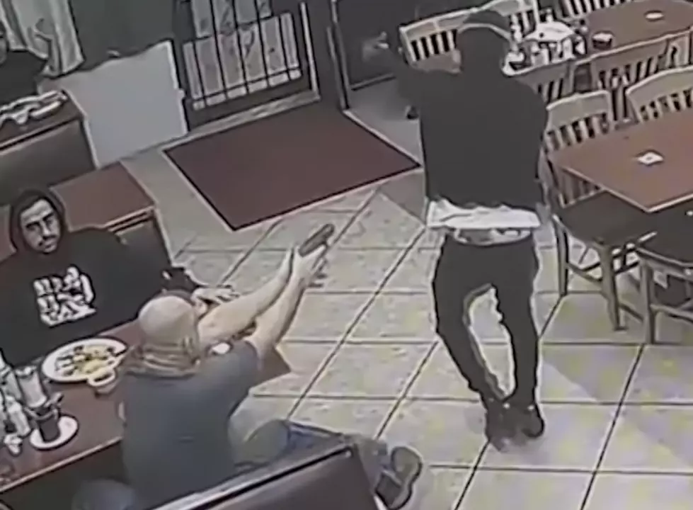 Man Shoots Robber in Houston, Texas Restaurant [VIDEO]