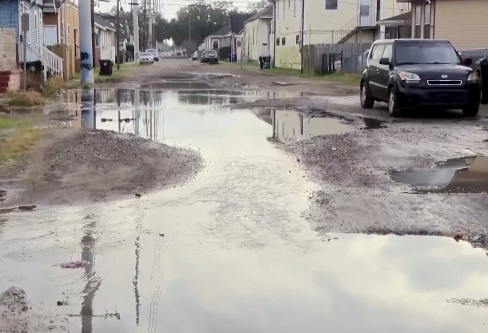 New Orleans Woman Says Car Nearly Hit Mom After Falling in Street