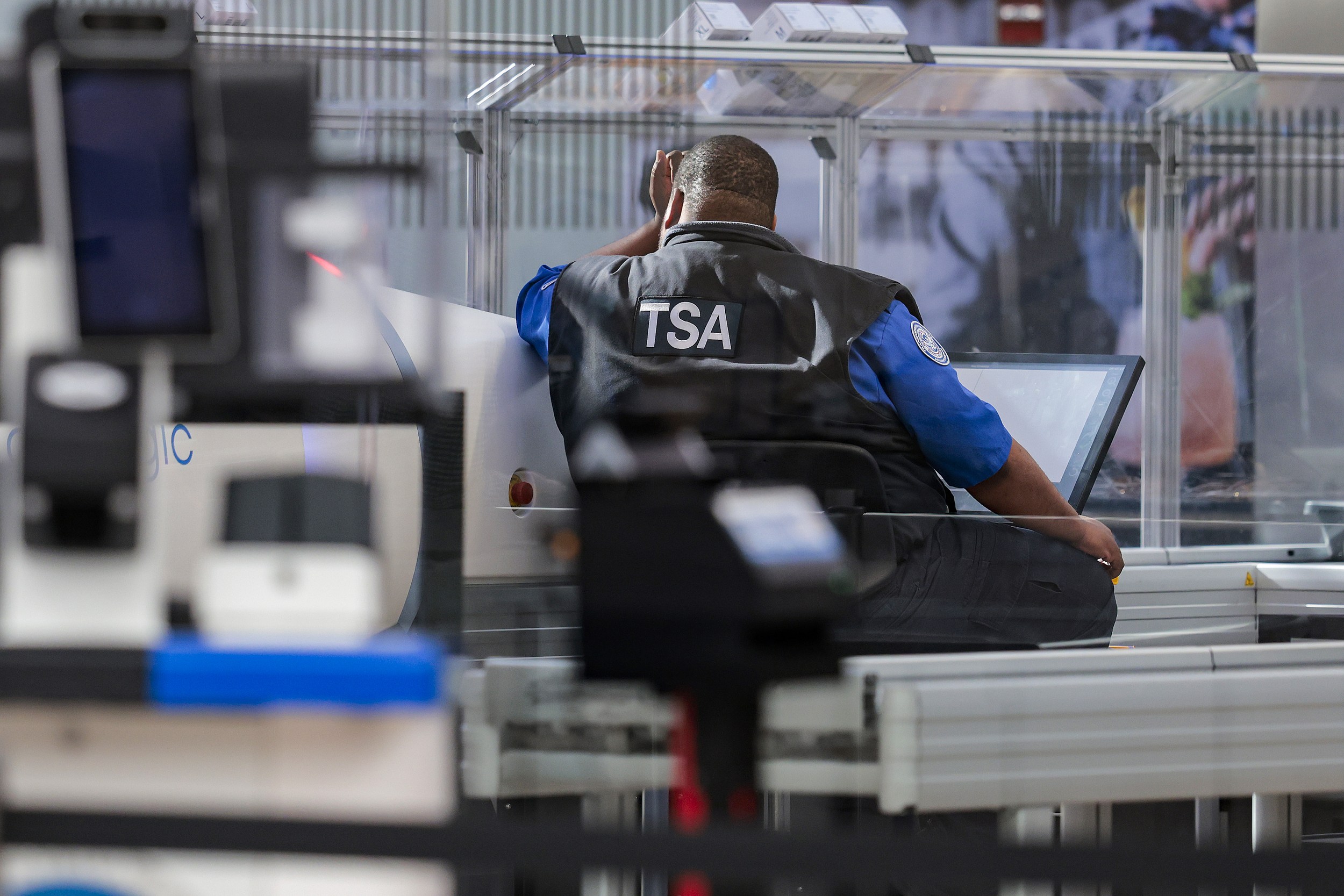 TSA Workers Asked To Return Gift Cards