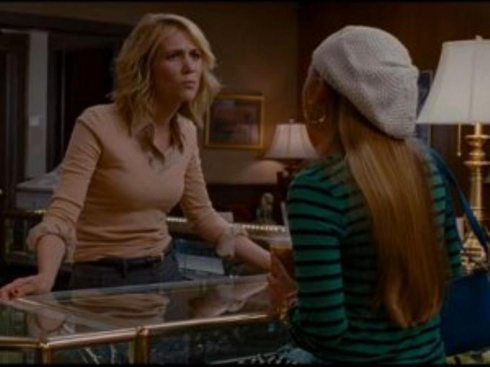 Kristen Wiig Gets Into Epic Argument In Hilarious &#8216;Bridesmaids&#8217; Outtake [VIDEO]