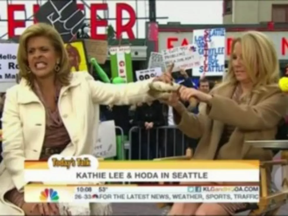 Kathie Lee and Hoda Creeped Out by Disgusting Giant Clam [VIDEO]