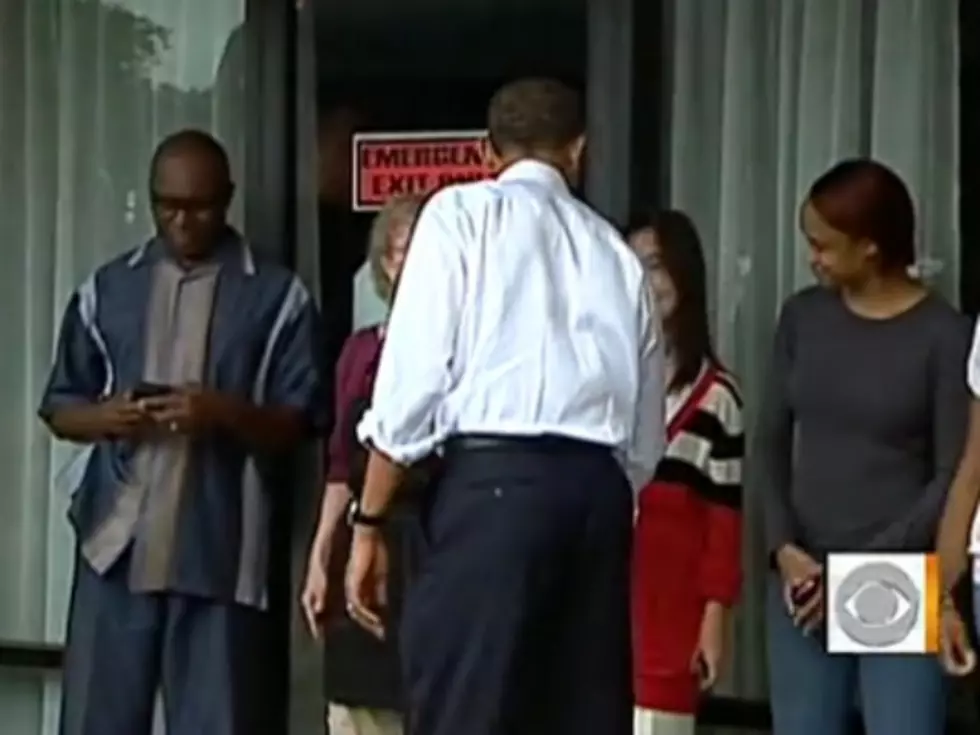 Man Reluctantly Stops Using Smartphone to Shake Obama’s Hand