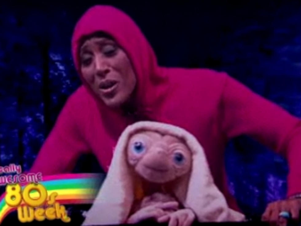 Robin Roberts Recreates Moonlight Bike Ride From ‘E.T.’ [VIDEO]