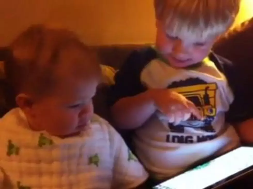 Toddler Teaches His Baby Sister How to Use an iPad 2