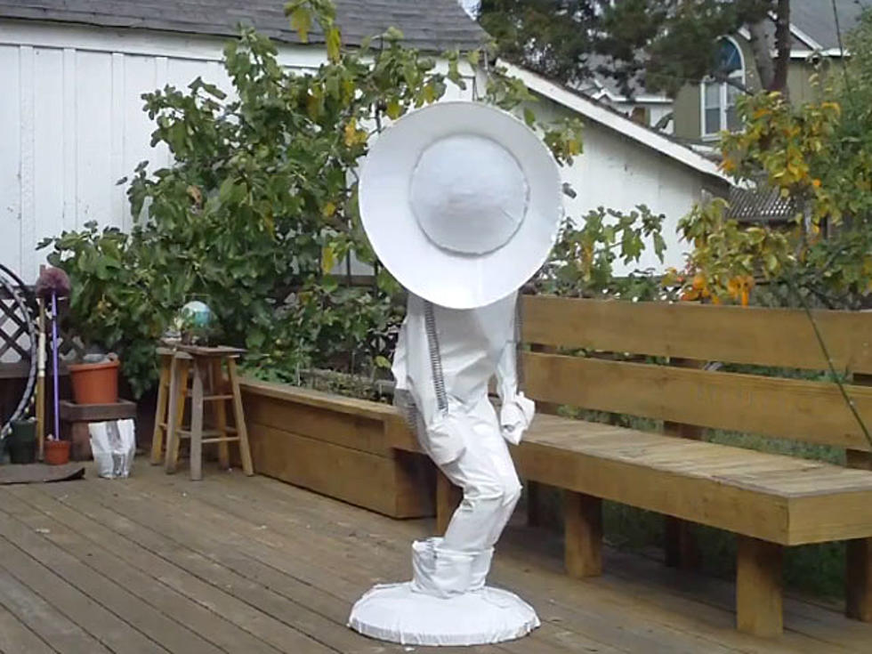 Pixar Lamp Costume Wins Halloween [VIDEO]
