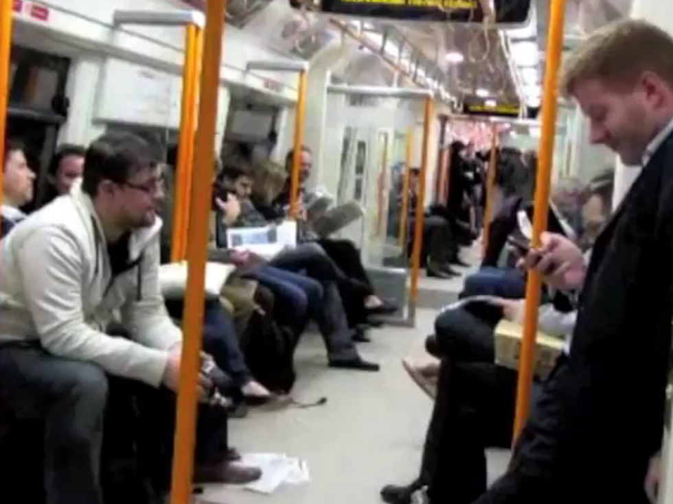 Flash Mob Singing ‘Lovely Day’ Make Train Proposal Truly Magical [VIDEO]