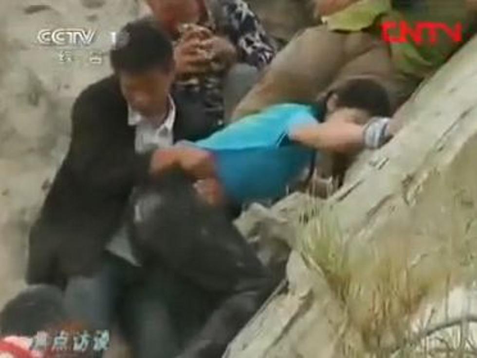 Yikes! Chinese Students Must Scale Cliff to Get to School [VIDEO]
