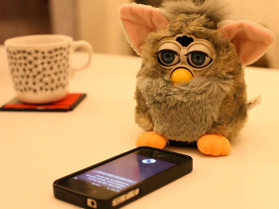Apple’s Siri Doesn’t Understand Furby Gibberish [VIDEO]