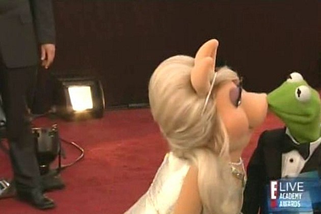 The Muppets Take 2012 Oscars Red Carpet in Style
