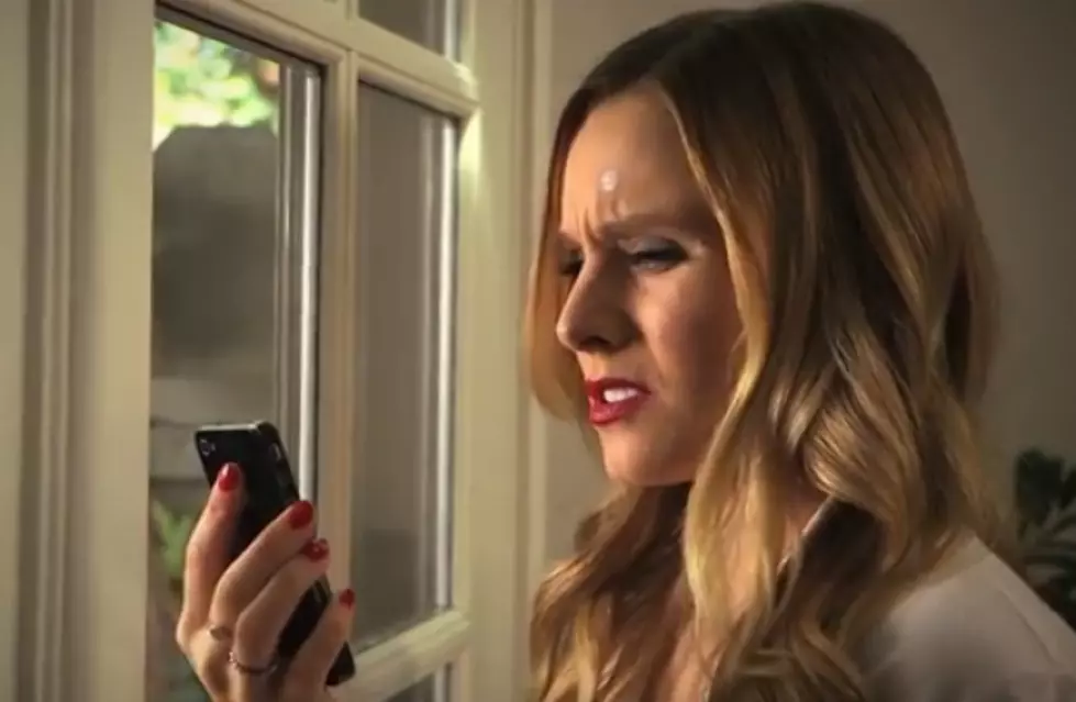 Kristen Bell Gets Nagged By ‘MOMi’ In Siri Spoof