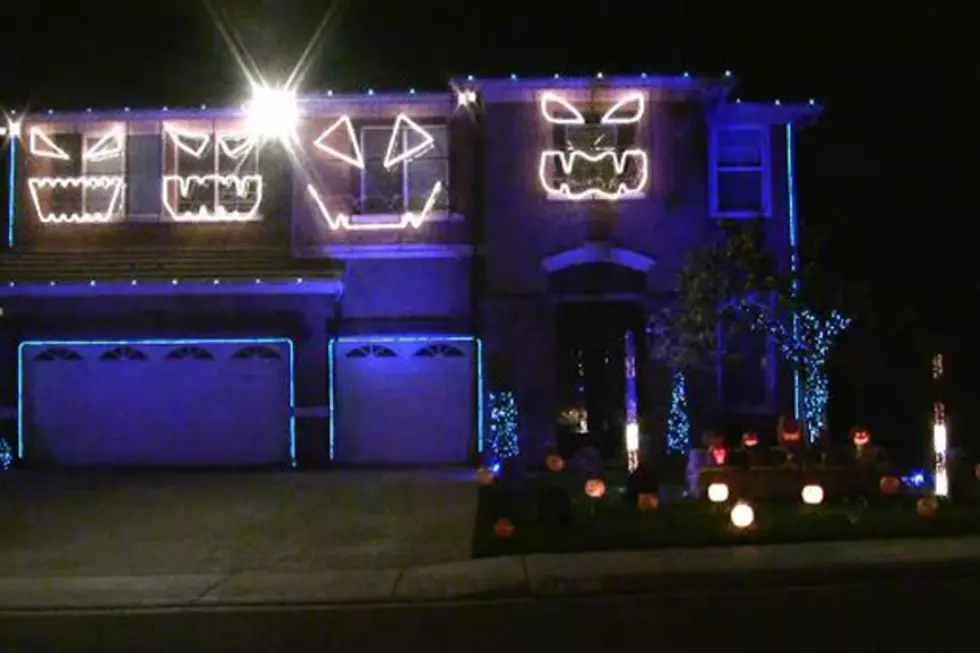 10 Amazing Halloween Light Shows to Make Your Day
