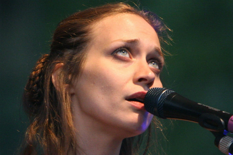 Fiona Apple Cancels Tour to Be With Dying Dog