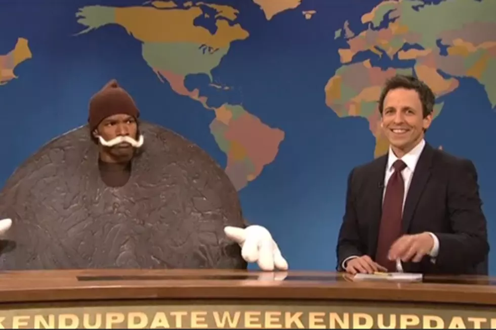 ‘SNL’ – Jamie Foxx Breaks While Playing Ding Dong on ‘Update’
