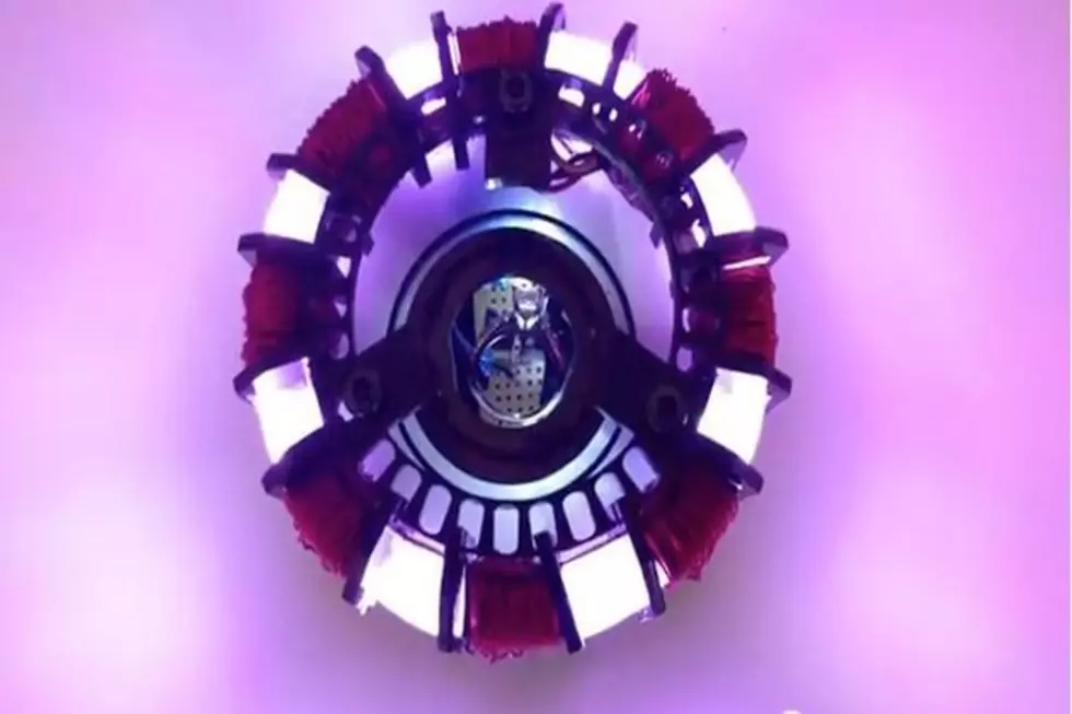 Geek Proposes to Girlfriend With Replica of ‘Iron Man’ Arc Reactor