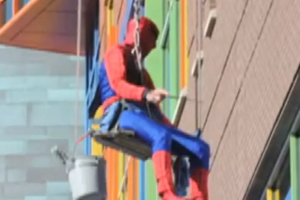 Costumed Window Washers Are Real Heroes at Children’s Hospital
