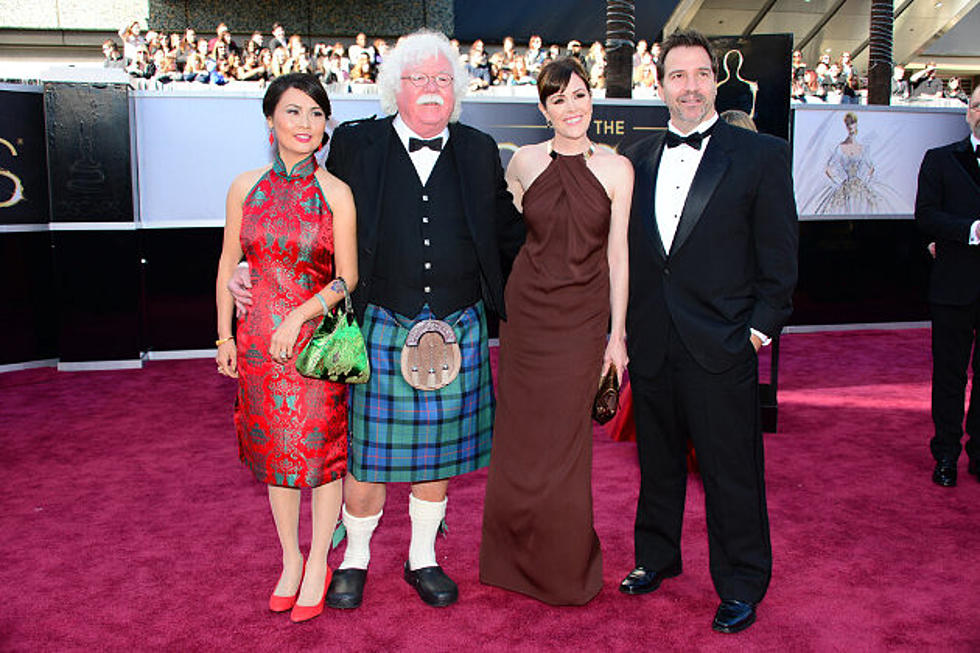Seth MacFarlane&#8217;s Dad Rocks a Kilt on the 2013 Oscars Red Carpet