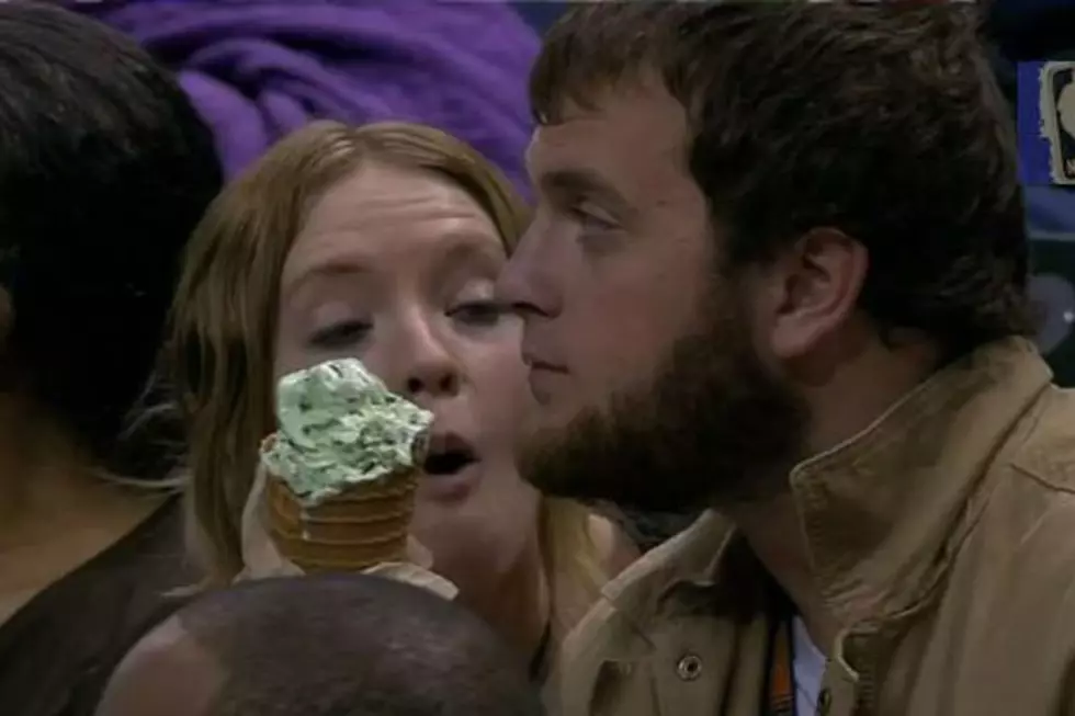 Guy Doesn’t Share Ice Cream With Girlfriend, Becomes Instant Internet Celebrity Jerk