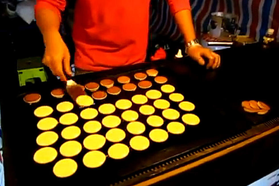 Meet Fastest Pancake Flipper in the World [Video]