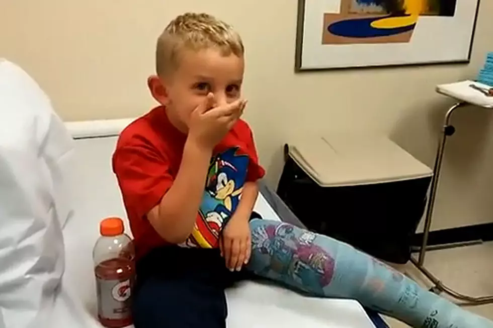Kid Getting Cast Removed Will Leave You Crying From Laughter