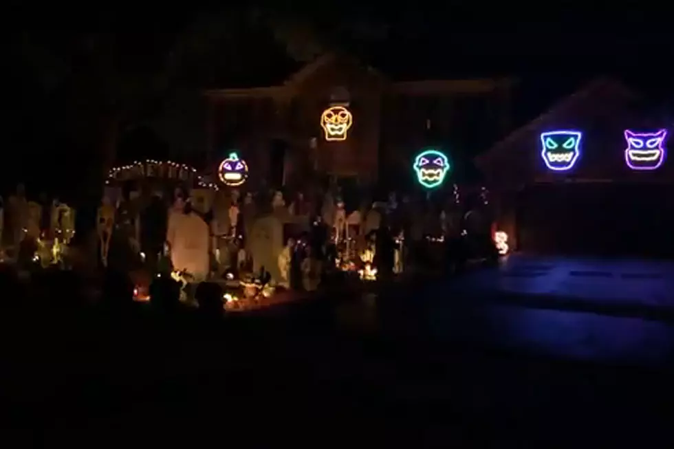 ‘Bohemian Rhapsody’ Halloween House Light Show Is Frighteningly Good