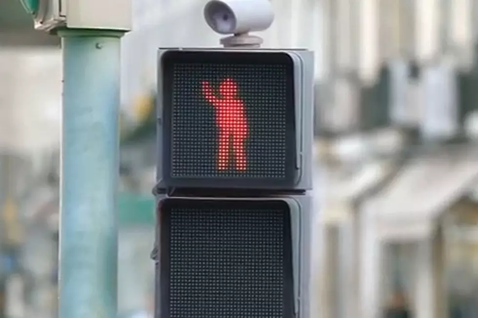 Dancing Traffic Light Will Have You Getting Jiggy With It