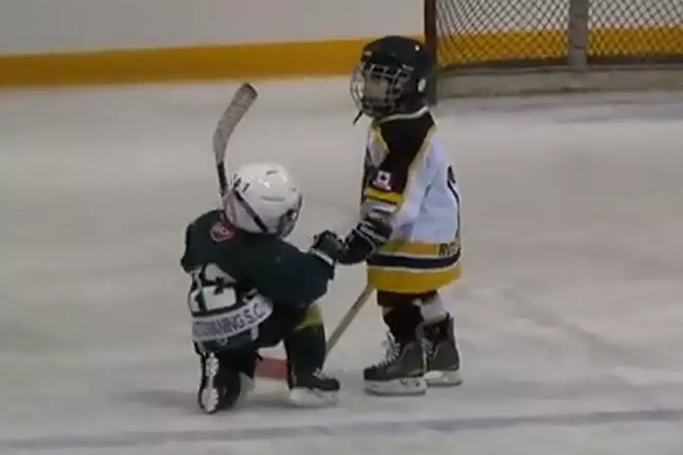 Youth Hockey Player’s Display of Sportsmanship Will Give You Chills
