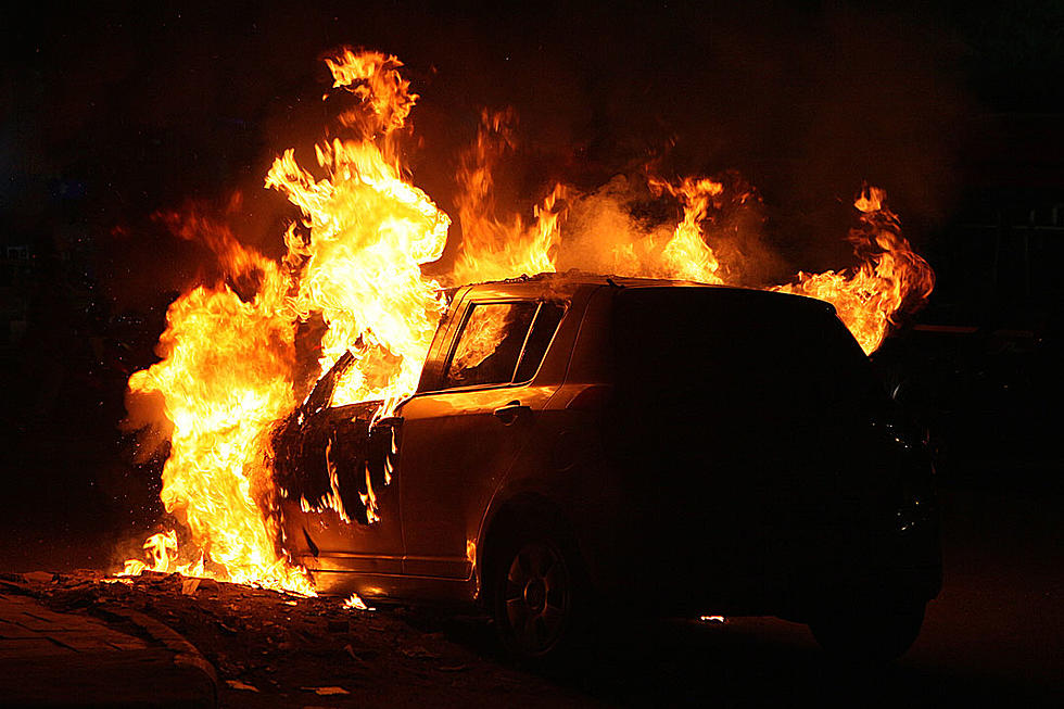 Watch Brave Cops Save Man From Burning Car