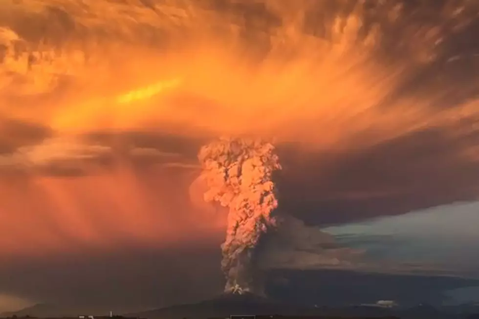 Erupting Volcano Is a Frighteningly Spectacular Sight