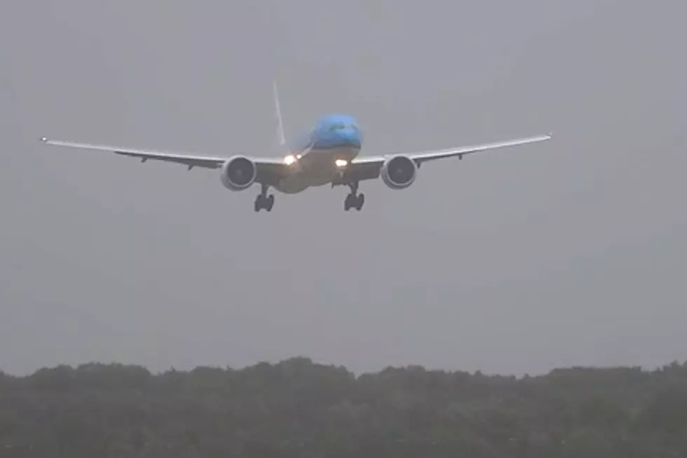 Plane Battling Severe Winds Somehow Manages to Land