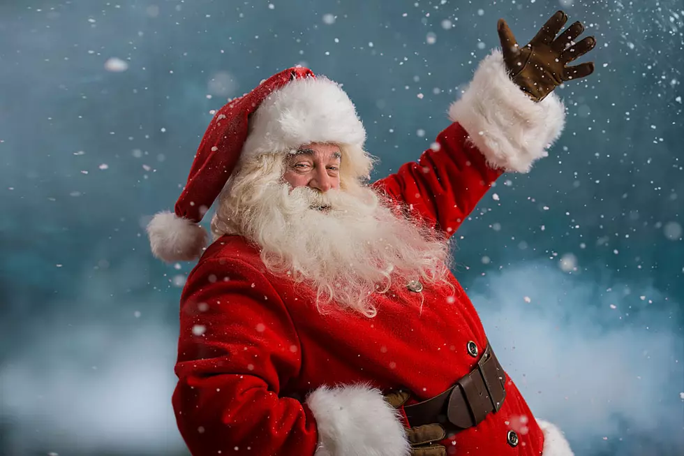 Santa Speaks Sign Language in Wisconsin Mall