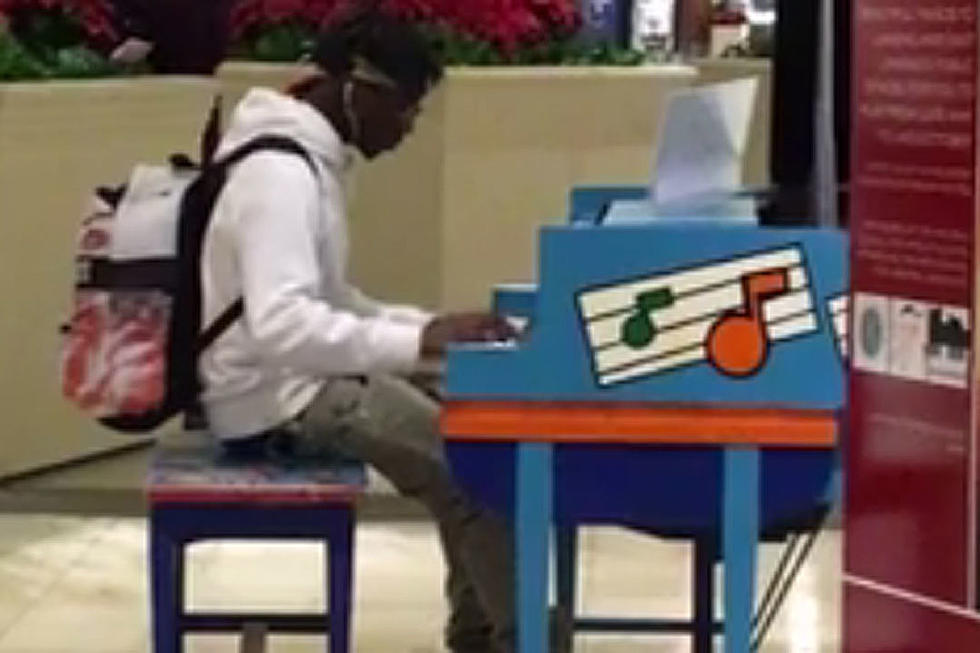Teen’s Brilliant Piano Playing Wows Surprised Mall Shoppers