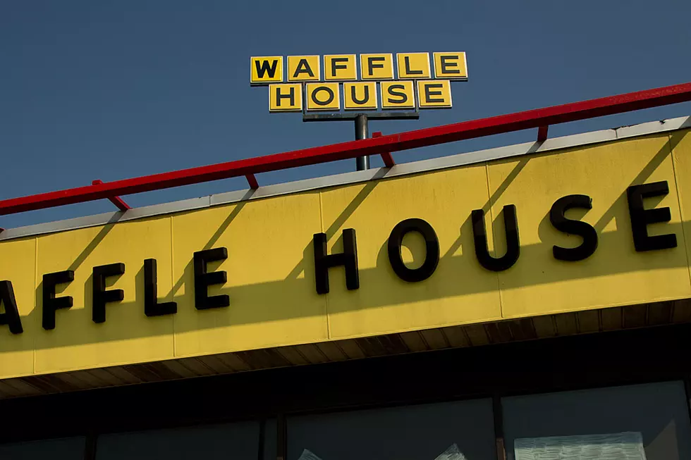 Yummy — Waffle House Employees Wash Their Hair in the Kitchen