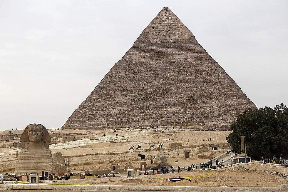 Thrillseeker Easily (And Illegally) Climbs Great Pyramid of Giza