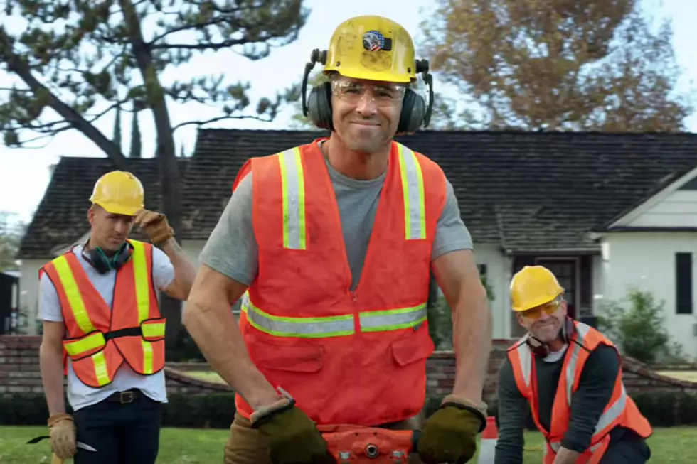 Hyundai Super Bowl Commercial — Ryan Reynolds Is Very Distracting