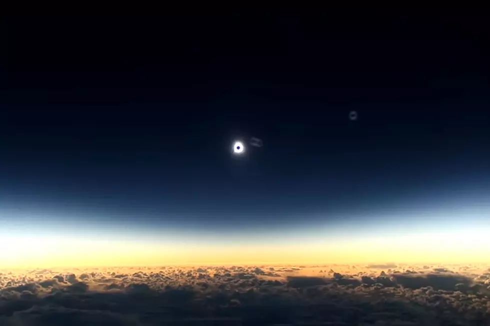 Solar Eclipse Seen From Plane Is a Magnificently Awe-Inspiring Sight