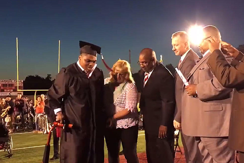 Oklahoma Teen With Cerebral Palsy Walks for First Time at Graduation