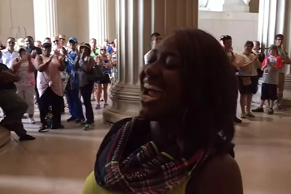 Tourist’s Stirring Lincoln Memorial National Anthem Will Make You Proud to Be an American