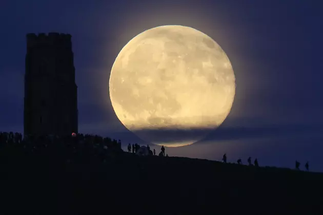 See Photos of the Majestic and Super Rare &#8216;Strawberry Moon&#8217;