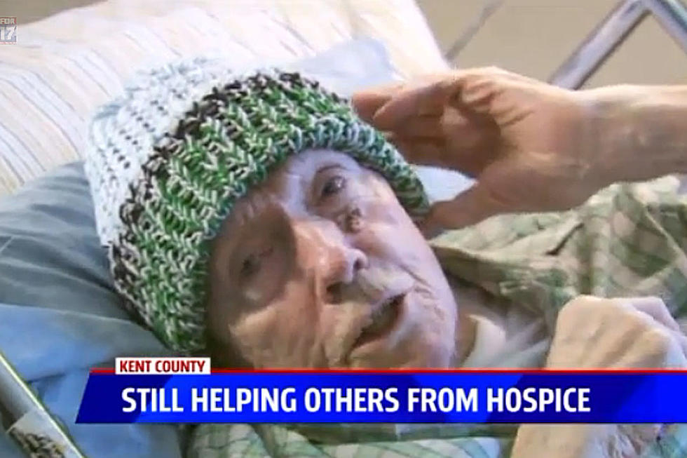 Man, 91, In Hospice Keeps Knitting Hats for the Homeless