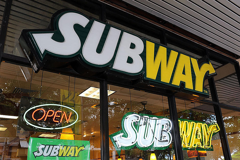 Ewwww &#8212; Subway Worker Caught Zapping Bugs By Food