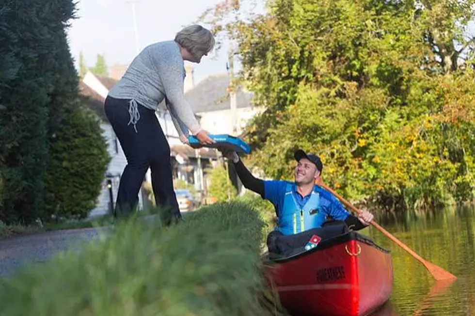 Domino’s Canoe Delivery Has Customers Up the River With a Pizza