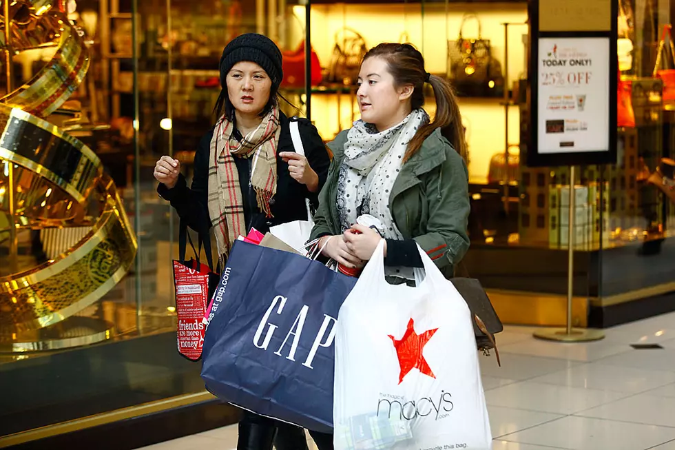 You Won’t Believe How Much Time Men Wait for Their Women to Shop