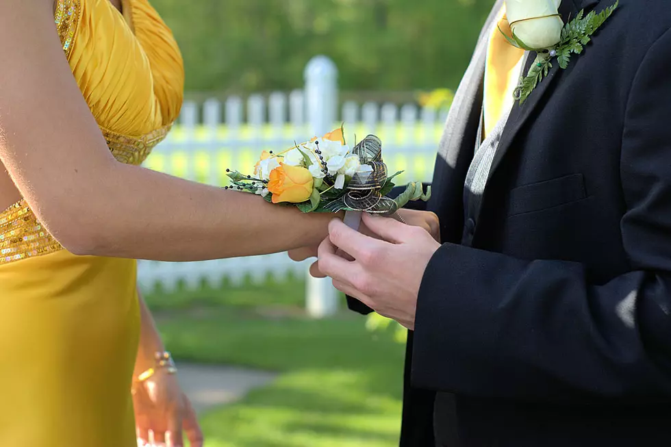 Maine Parents Throw Seniors A "Patio Prom"
