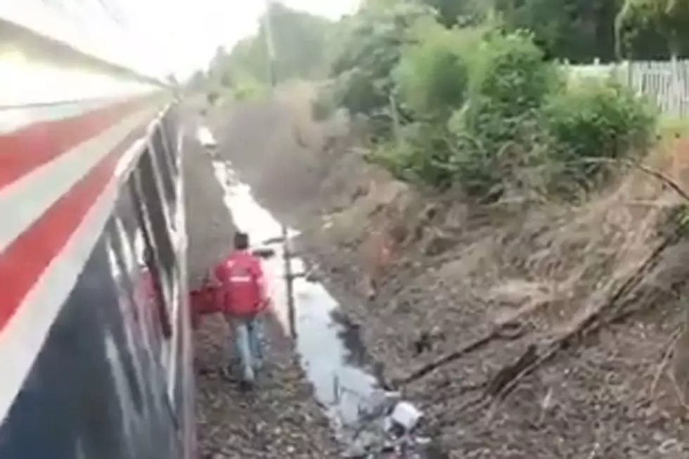 &#8216;Hangry&#8217; Passenger Gets Pizza Delivered to Stalled Train