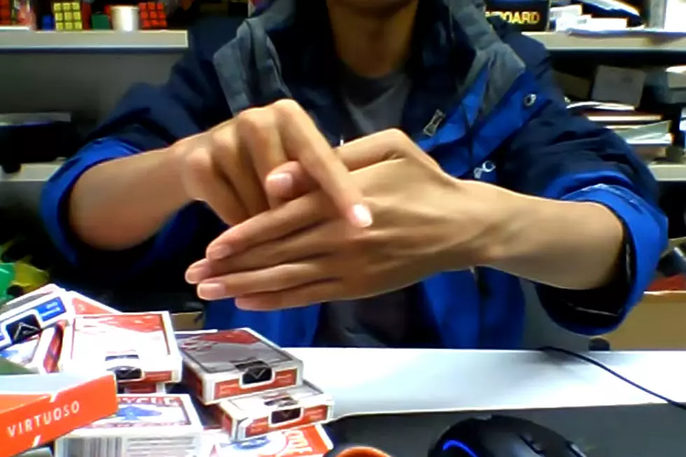 Man’s Totally Outrageous Thumb Tricks Test the Limits of What’s Real