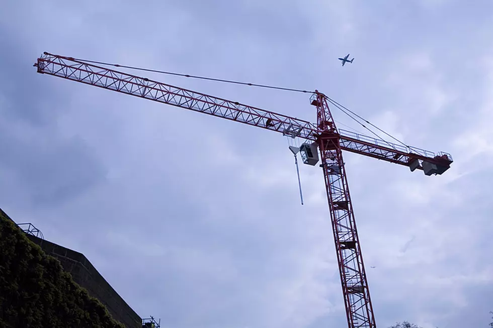 Collapsing Crane Is a Breathless, Must-See Sight [VIDEO] [NSFW]