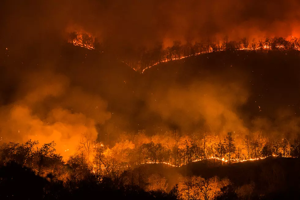 Golfers Playing As Wildfire Rages Is Pure Crazy (And All Real)