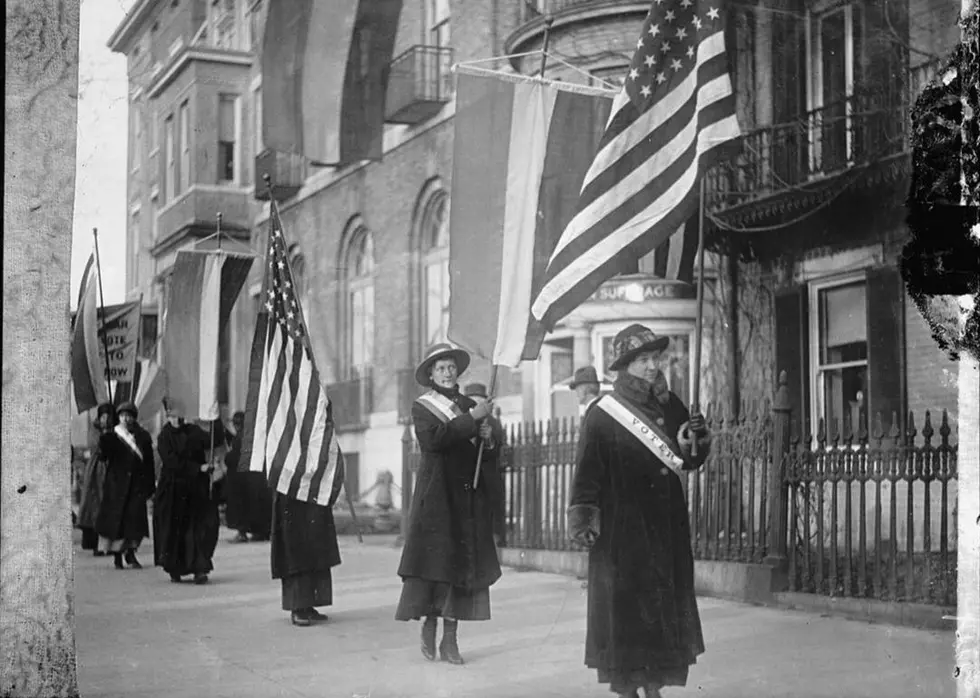 1920: 'U.S. WOMEN GET VOTE'
