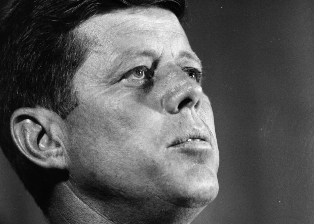 1963: 'KENNEDY SLAIN ON DALLAS STREET'