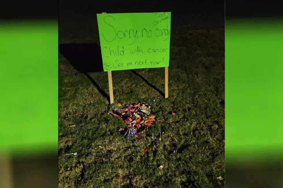 VIRAL: Trick-Or-Treaters Leave Candy for Child With Cancer